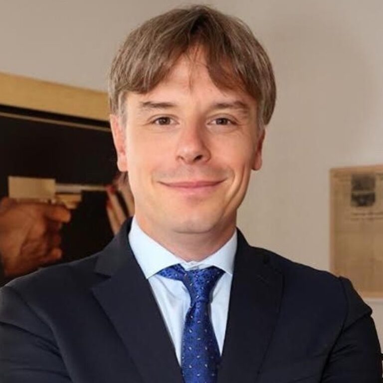 «Serve un approccio umano alla regolazione e formazione anche per i pazienti. L’AI può alleggerire il lavoro clinico e migliorare l’efficienza del sistema» spiega Alberto Bozzo