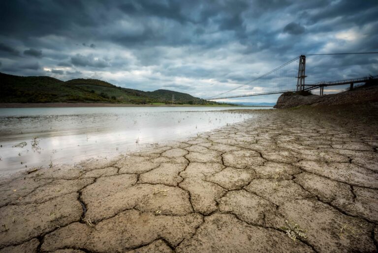 La Regione, il cui sistema sanitario è commissariato dal 2009 e soffre un grave problema di attrattività, replica la soluzione attuata dalla Calabria nel 2022