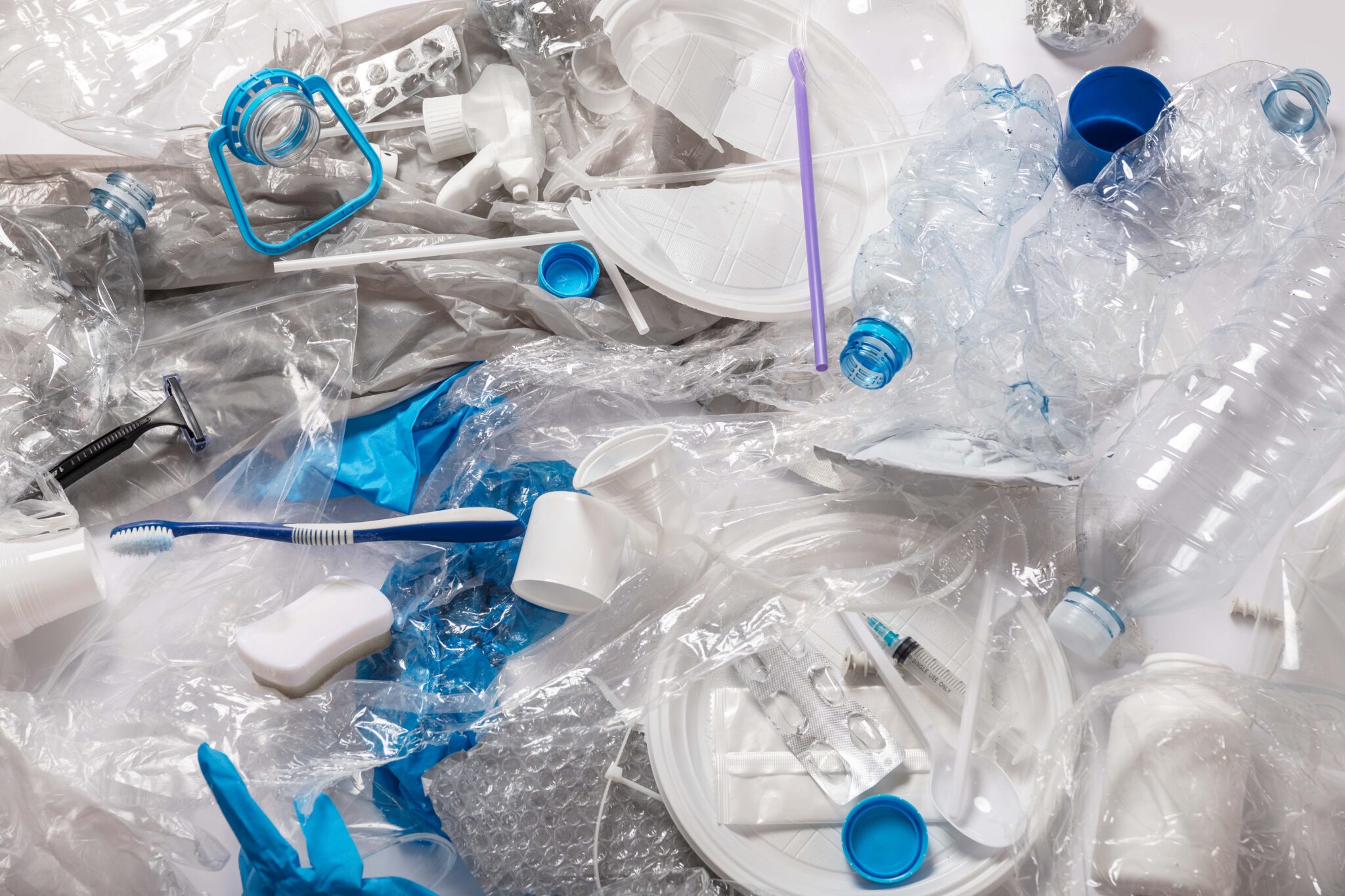 Nonostante i danni causati dalla plastica siano ormai conclamati, si prevede che la sua produzione possa triplicare entro il 2060