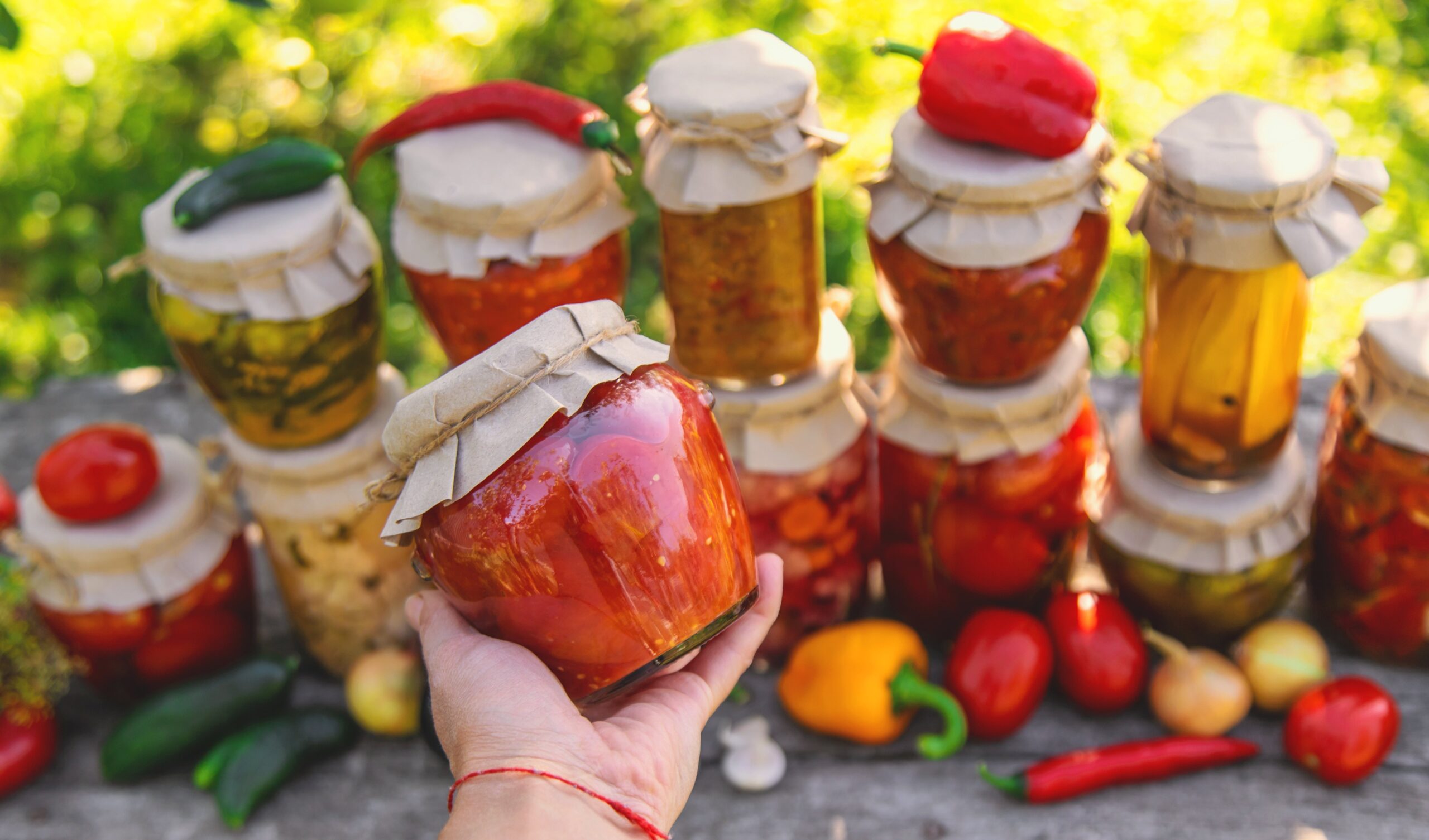 La corretta preparazione degli alimenti è essenziale per prevenire una delle intossicazioni più gravi e potenzialmente fatali per il nostro organismo