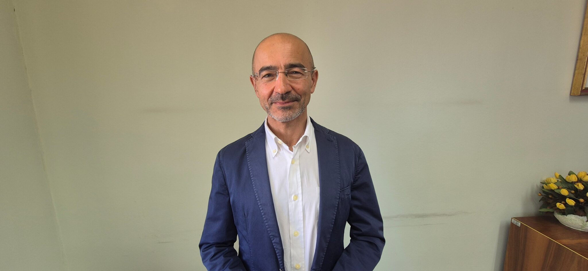 “Senza Medici di famiglia le case di Comunità falliscono. Ma senza Case di Comunità, i Medici da soli falliscono ugualmente. Integrazione e semplificazione renderanno nuovamente attrattiva la professione” dice Federico Argiolas, Commissario Straordinario ASL Oristano. Sugli Infermieri di Comunità: “Nel loro caso, nuove assunzioni non possono essere evitate”