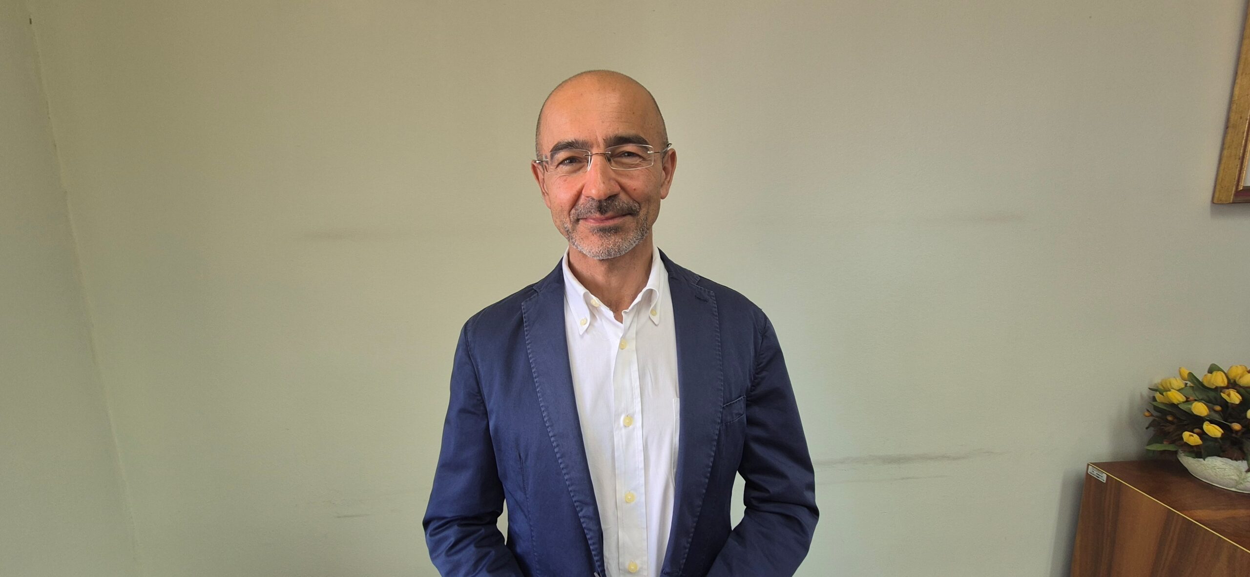 “Senza Medici di famiglia le case di Comunità falliscono. Ma senza Case di Comunità, i Medici da soli falliscono ugualmente. Integrazione e semplificazione renderanno nuovamente attrattiva la professione” dice Federico Argiolas, Commissario Straordinario ASL Oristano. Sugli Infermieri di Comunità: “Nel loro caso, nuove assunzioni non possono essere evitate”