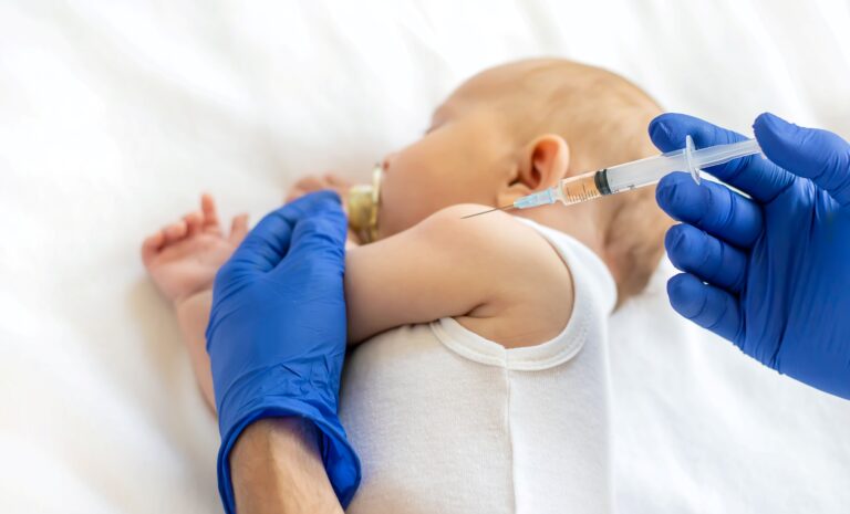 I vaccini a prefusione e quelli somministrati in gravidanza mostrano i risultati più promettenti, mentre per gli altri tipi di vaccino le prove sono ancora insufficienti