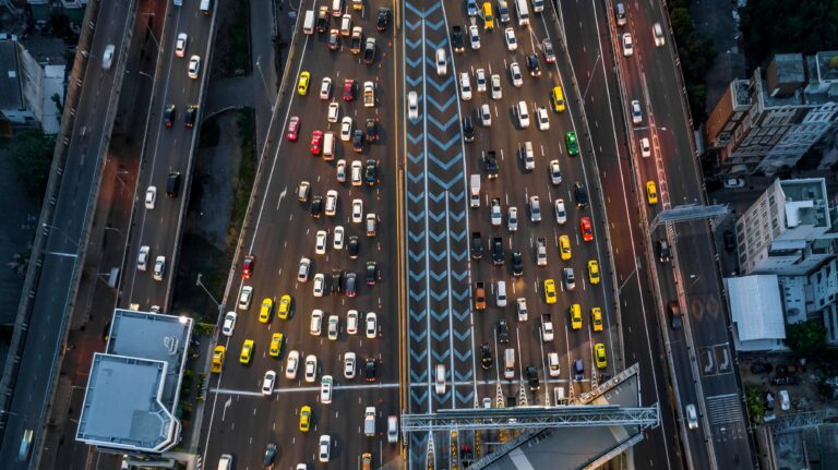 Uno studio condotto in Lombardia conferma il legame diretto tra smog e problemi cardiaci, non solo nei giorni di picco. «Necessarie integrazioni tra politiche ambientali e sanitarie»
