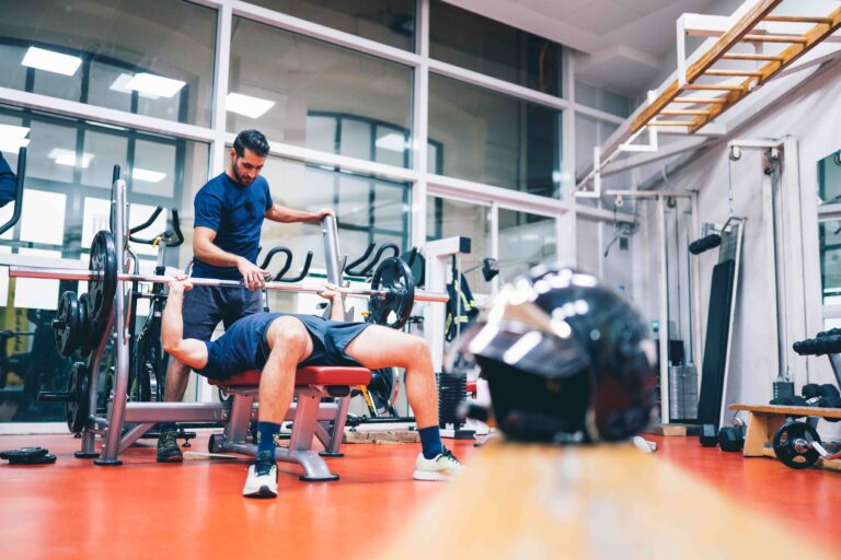 Prevenzione degli infortuni e raggiunta del picco di prestazione evitando l’overtraining e modificando costantemente i carichi di lavoro: il preparatore atletico moderno assomiglia a un equilibrista