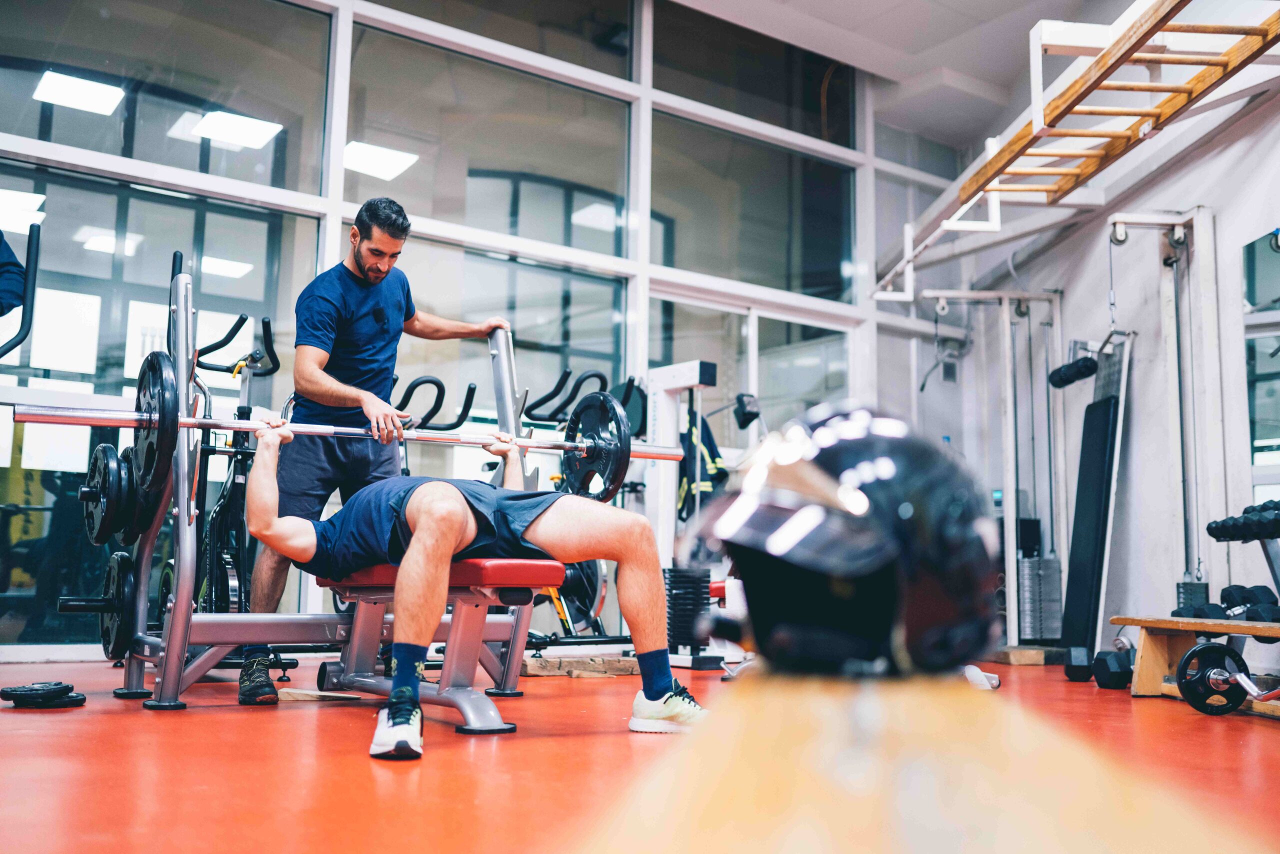 Prevenzione degli infortuni e raggiunta del picco di prestazione evitando l’overtraining e modificando costantemente i carichi di lavoro: il preparatore atletico moderno assomiglia a un equilibrista