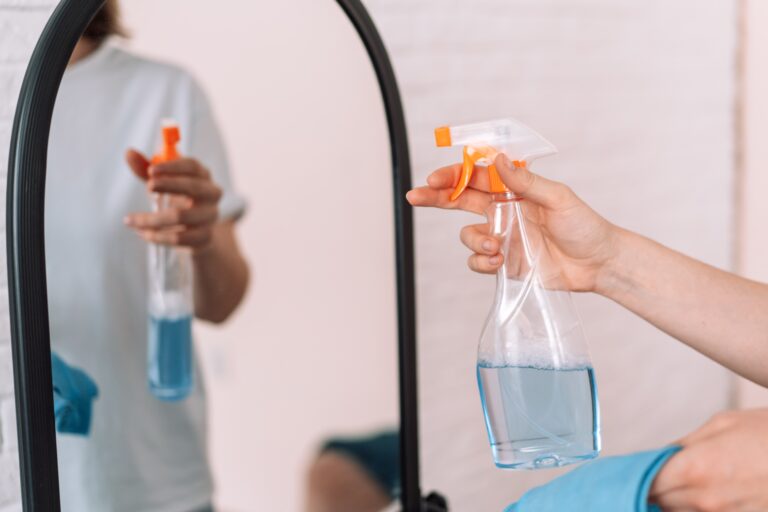 Dalla scelta del prodotto alla corretta applicazione: il segreto per un utilizzo davvero sicuro dei disinfettanti sta sull'etichetta