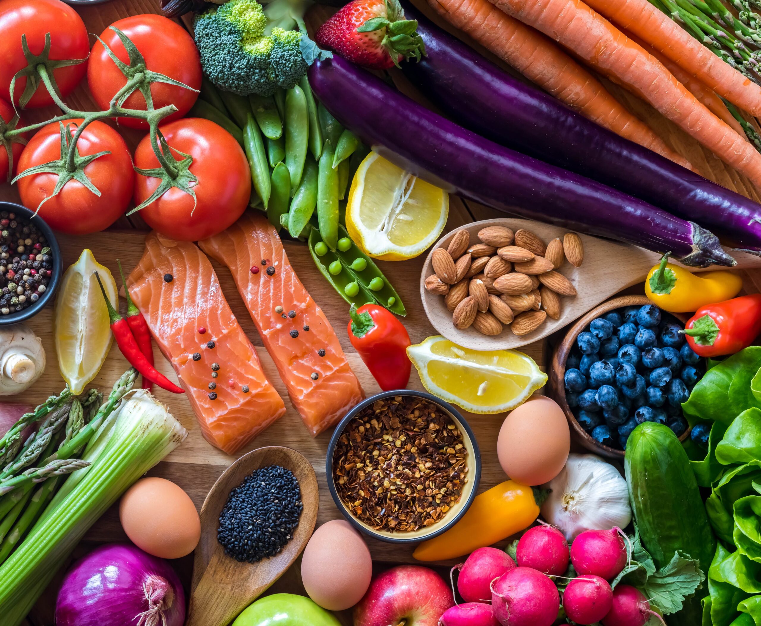 Alimenti spezzafame e superfood, fonti di proteine e nutrienti ma che lasciano leggeri: aiutiamo il nostro stomaco a superare le abbuffate