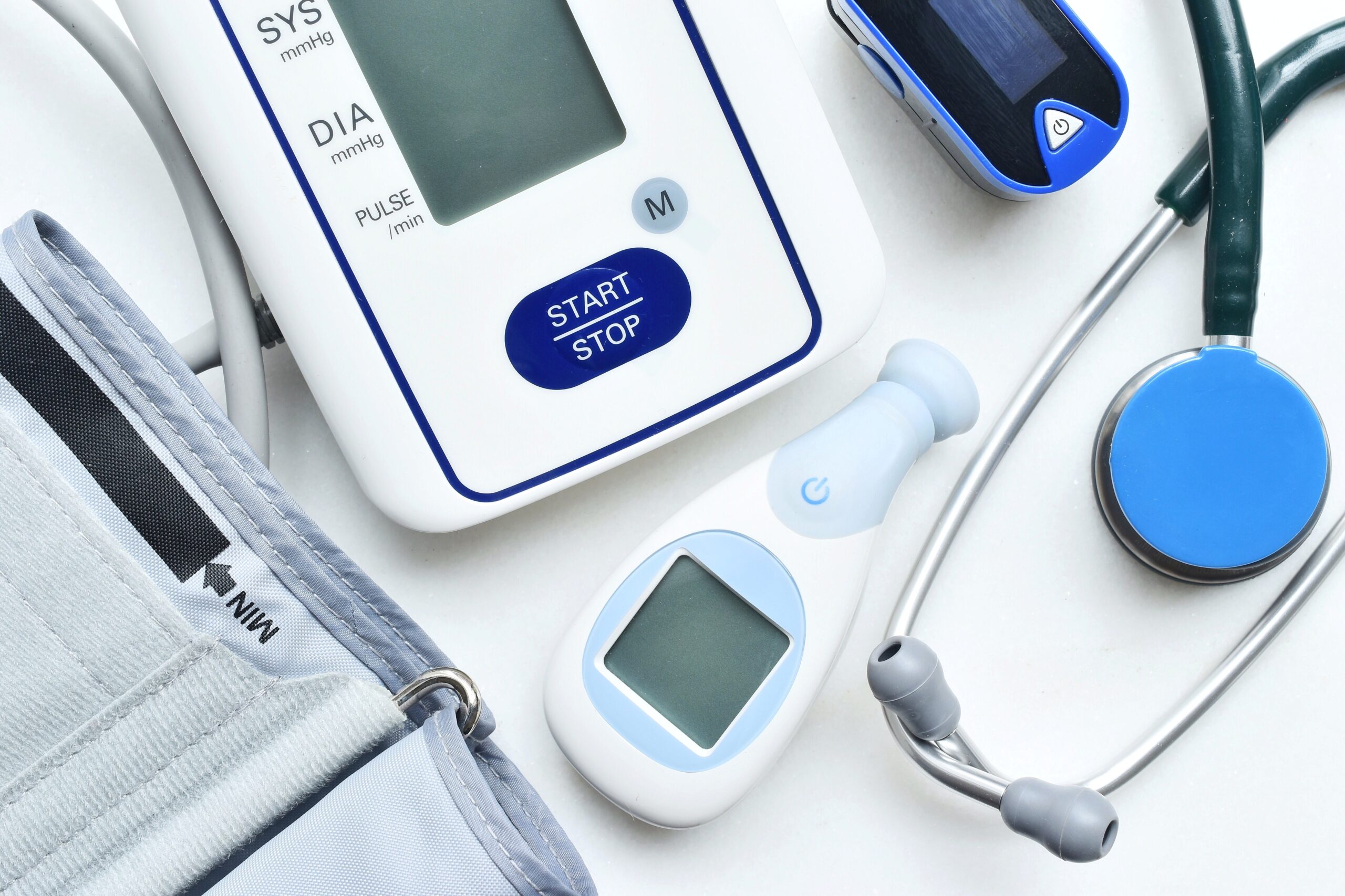 Secondo i dati Aiic, tra il 25% e il 50% delle apparecchiature di media e piccola dimensione viene sostituito solo dopo dieci anni, oltre le soglie raccomandate, con conseguenze sulla loro efficienza