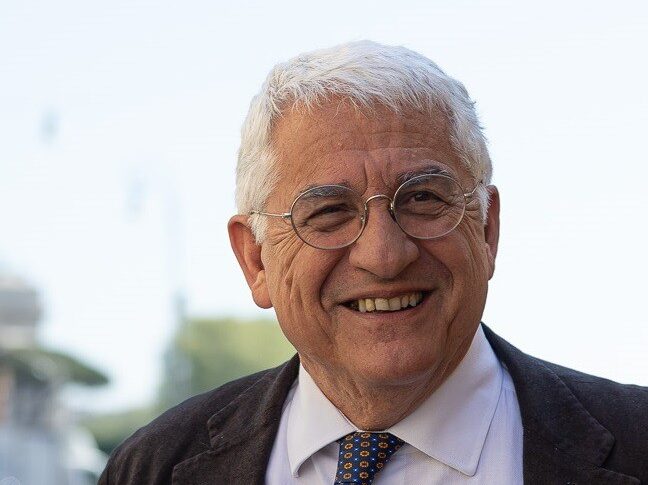 Quintavalle, attuale direttore generale dell'ASL Roma 1 e già vicepresidente Fiaso, intende rafforzare le ASL e promuovere una sanità pubblica equa e accessibile a tutti