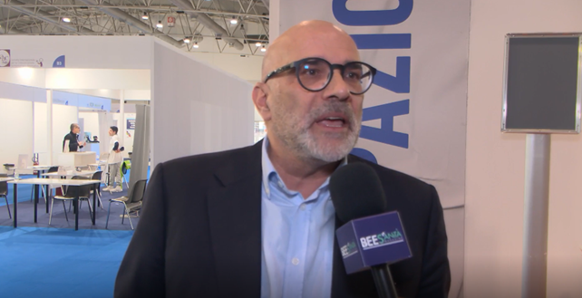 Tecnologia, farmacia dei servizi e modelli internazionali ridisegnano la gestione delle cure, senza dimenticare l'aderenza terapeutica